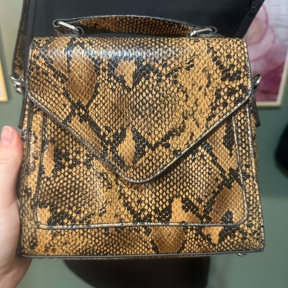 Urban Outfitters Tan and Brown Crossbody Bag with Snakeskin Pattern 😻 - Picture 3 of 6